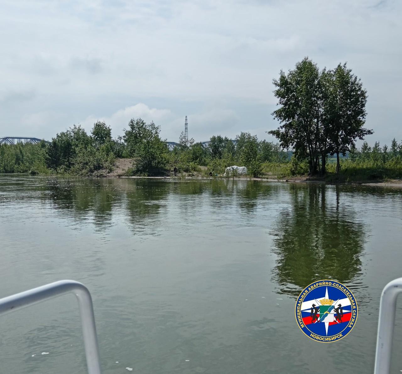 Фото Новосибирские спасатели эвакуировали 72-летнего рыбака, который три дня провел на острове «Кораблик» 2 - Сиб.ФМ Фото Новосибирские спасатели эвакуировали 72-летнего рыбака, который три дня провел на острове «Кораблик» 2