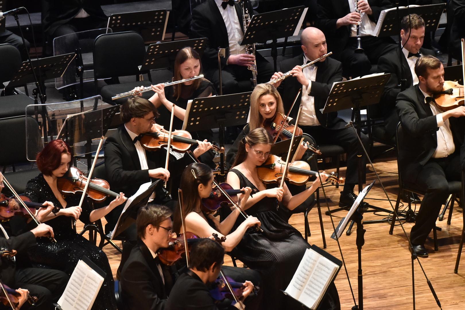 Фото Написал кинохиты к «Легенде №17» и «Сталкеру»: музыкальная династия привезла в Новосибирск нашумевший фестиваль имени знаменитого композитора Артемьева 9