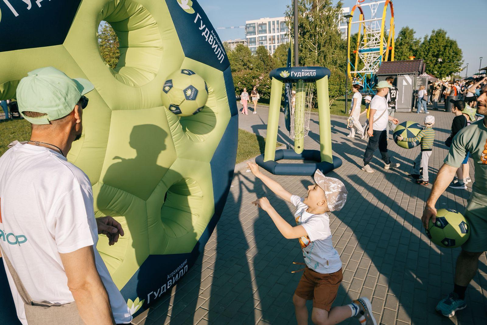 Фото Заряжаемся победой на набережной: 29 июня - зарядка с чемпионом 5 - Сиб.ФМ Фото Заряжаемся победой на набережной: 29 июня - зарядка с чемпионом 5