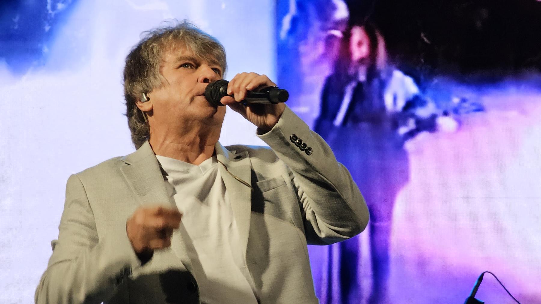 Фото Фанаты рвутся на сцену. В Новосибирске опубликованы кадры с концерта певца Алексея Глызина. ОНЛАЙН 3 - Сиб.ФМ Фото Фанаты рвутся на сцену. В Новосибирске опубликованы кадры с концерта певца Алексея Глызина. ОНЛАЙН 3