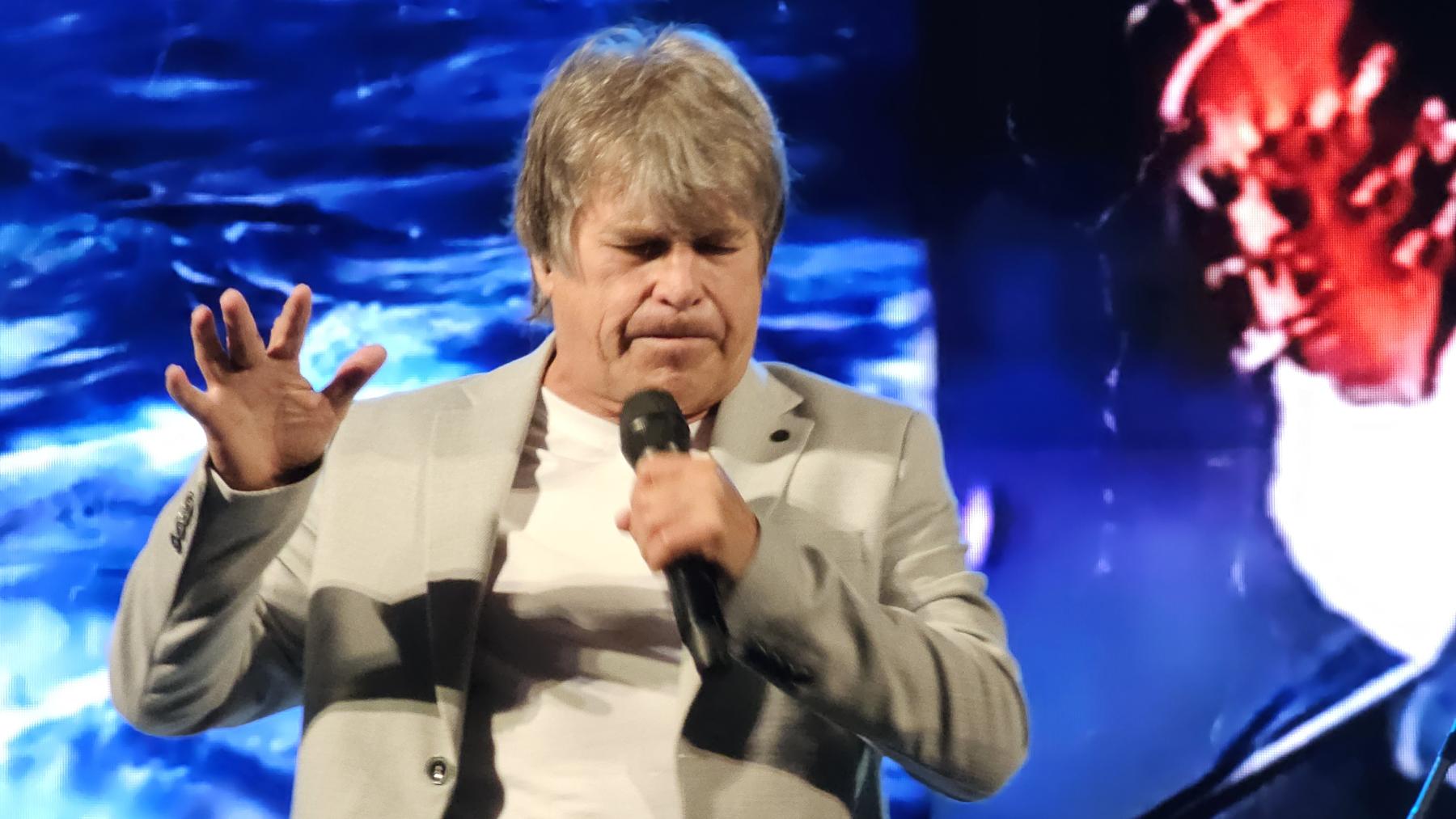 Фото Фанаты рвутся на сцену. В Новосибирске опубликованы кадры с концерта певца Алексея Глызина. ОНЛАЙН 4 - Сиб.ФМ Фото Фанаты рвутся на сцену. В Новосибирске опубликованы кадры с концерта певца Алексея Глызина. ОНЛАЙН 4