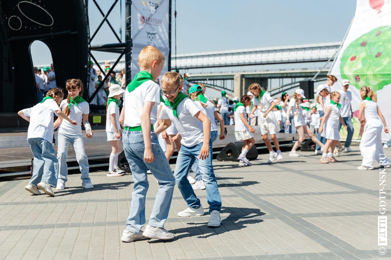 Фото Заряжаемся победой на набережной: 29 июня - зарядка с чемпионом 2 - Сиб.ФМ Фото Заряжаемся победой на набережной: 29 июня - зарядка с чемпионом 2