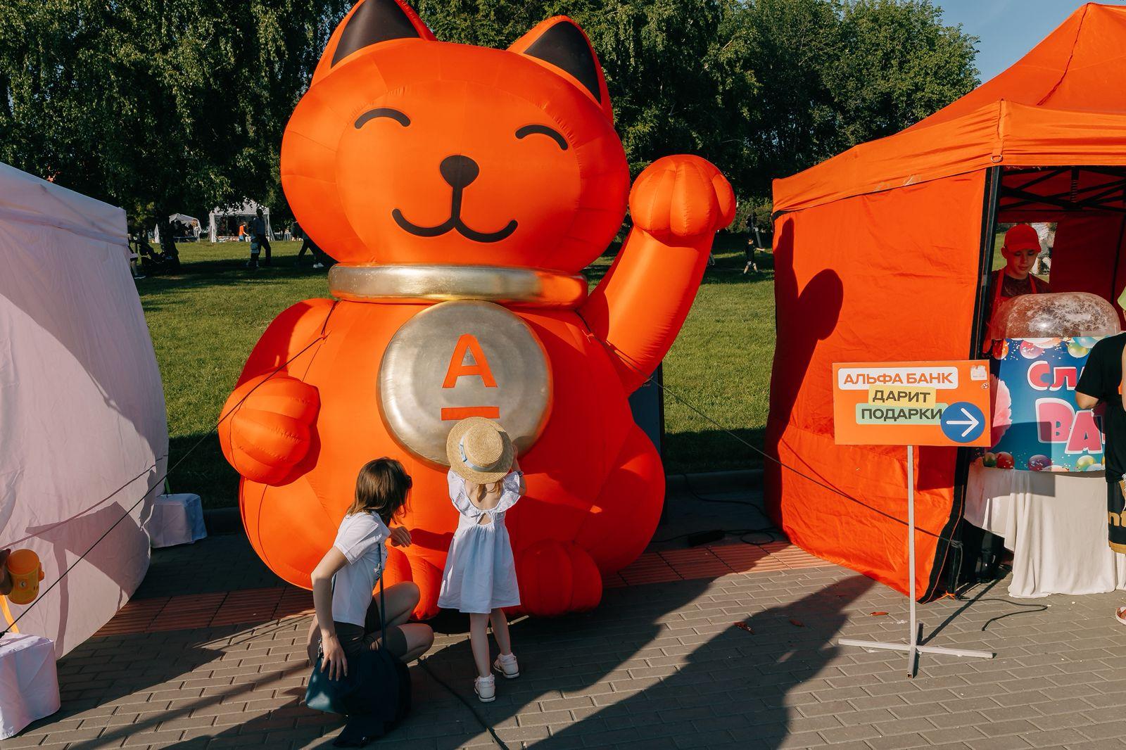 Фото Новосибирск встречает День города: игры на ловкость и смекалку, бесплатная проверка зрения, мерч и розыгрыш Tesla ждут гостей праздника! 6 - Сиб.ФМ Фото Новосибирск встречает День города: игры на ловкость и смекалку, бесплатная проверка зрения, мерч и розыгрыш Tesla ждут гостей праздника! 6
