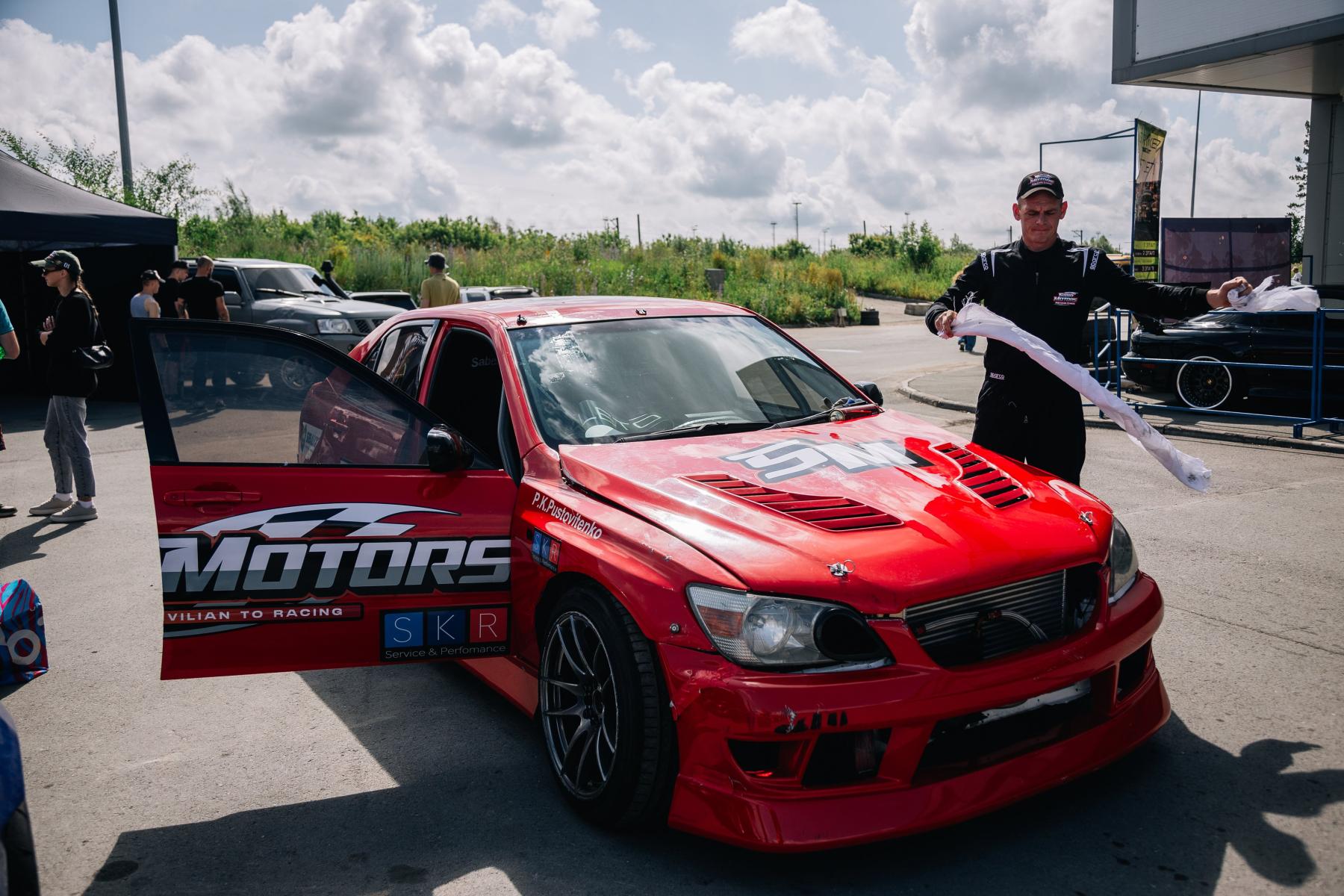 Фото Новосибирский форсаж. Опубликованы кадры гонок, где машины заносило на бешеной скорости 2 - Сиб.ФМ Фото Новосибирский форсаж. Опубликованы кадры гонок, где машины заносило на бешеной скорости 2