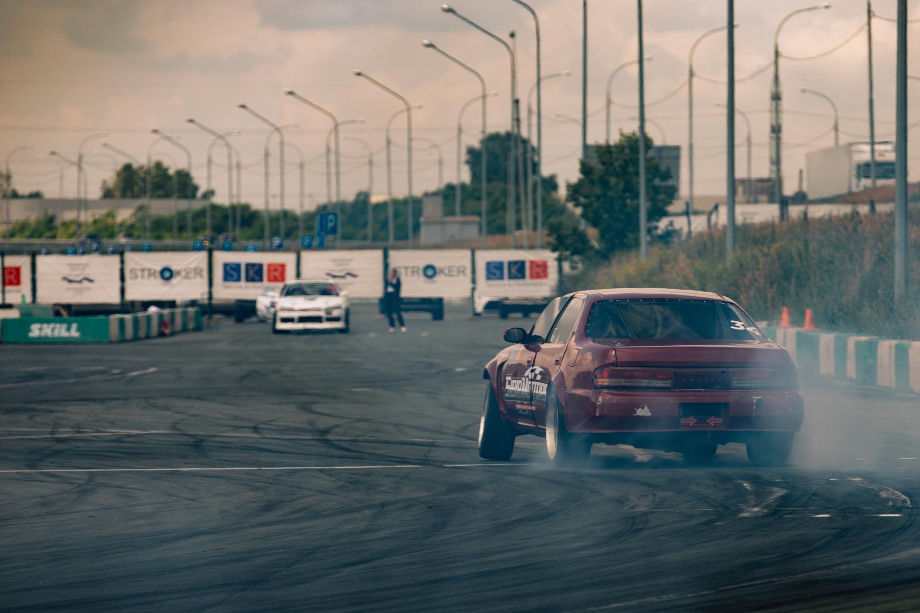 Фото Новосибирский форсаж. Опубликованы кадры гонок, где машины заносило на бешеной скорости 14 - Сиб.ФМ Фото Новосибирский форсаж. Опубликованы кадры гонок, где машины заносило на бешеной скорости 14