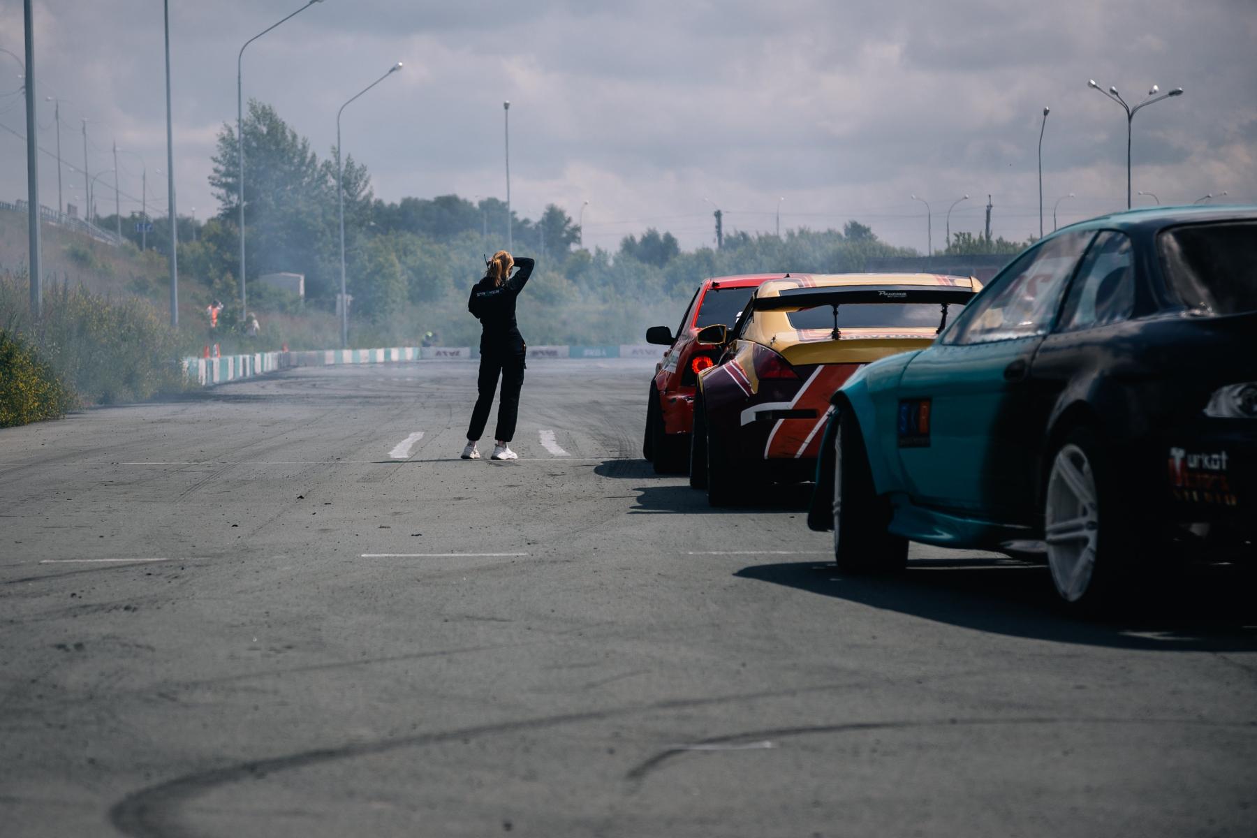 Фото Новосибирский форсаж. Опубликованы кадры гонок, где машины заносило на бешеной скорости 17 - Сиб.ФМ Фото Новосибирский форсаж. Опубликованы кадры гонок, где машины заносило на бешеной скорости 17