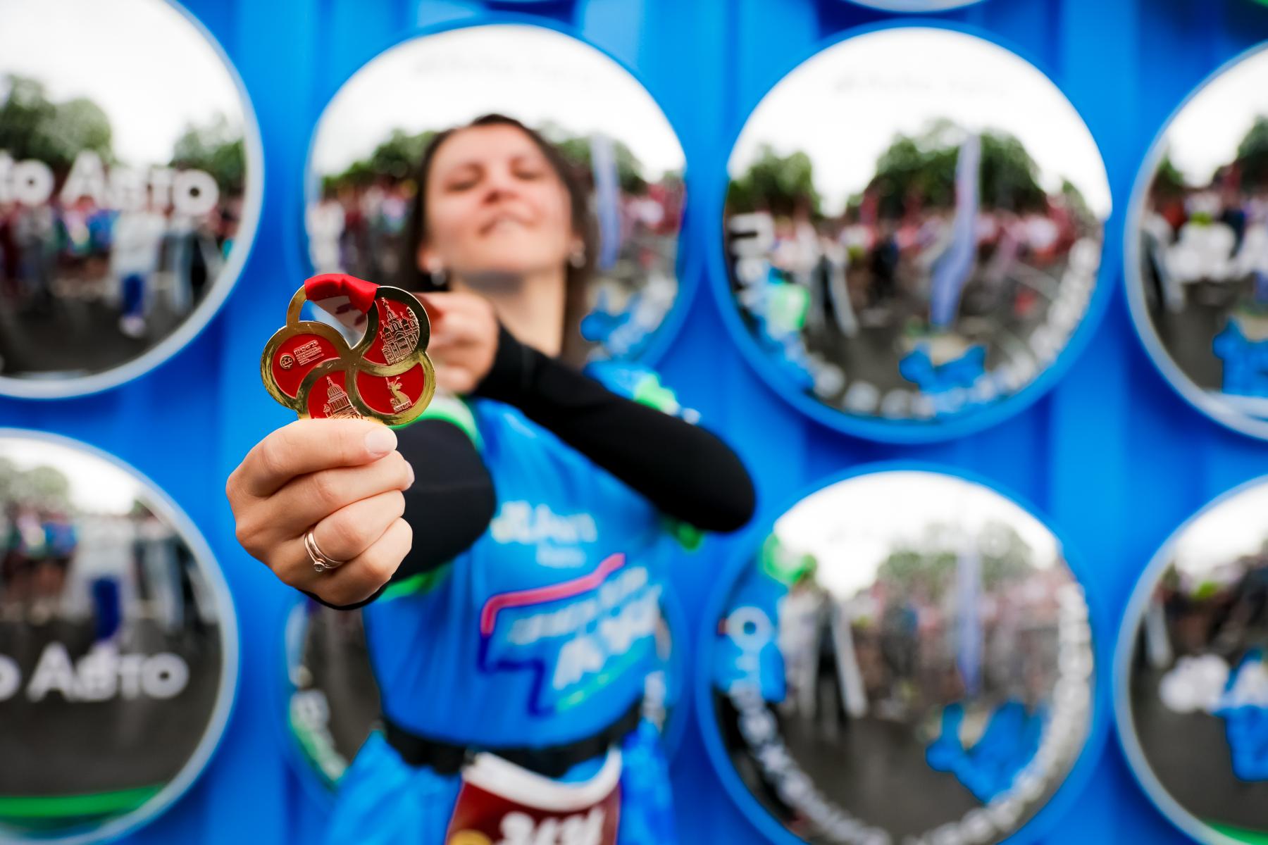 Фото ПМЭФ-2025: более 2000 спортсменов приняли участие в благотворительном забеге «Борись и побеждай» 2 - Сиб.ФМ Фото ПМЭФ-2025: более 2000 спортсменов приняли участие в благотворительном забеге «Борись и побеждай» 2