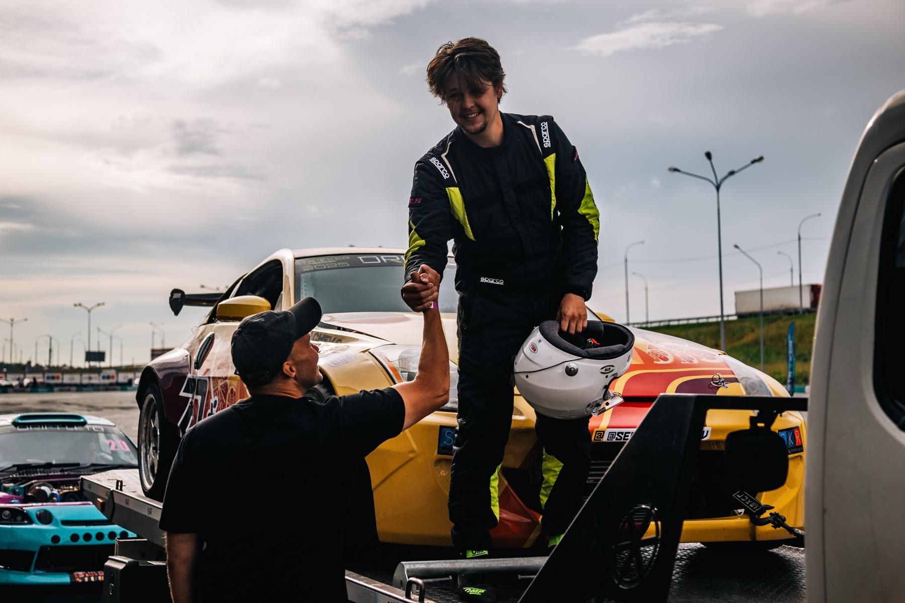 Фото Новосибирский форсаж. Опубликованы кадры гонок, где машины заносило на бешеной скорости 43 - Сиб.ФМ Фото Новосибирский форсаж. Опубликованы кадры гонок, где машины заносило на бешеной скорости 43