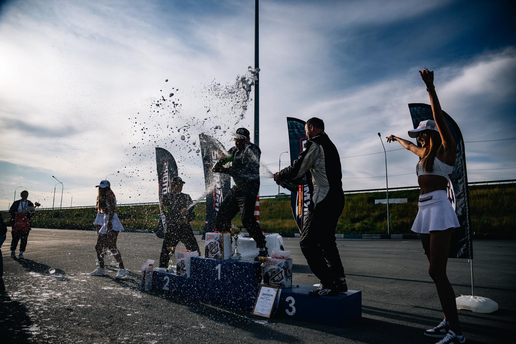 Фото Новосибирский форсаж. Опубликованы кадры гонок, где машины заносило на бешеной скорости 44 - Сиб.ФМ Фото Новосибирский форсаж. Опубликованы кадры гонок, где машины заносило на бешеной скорости 44