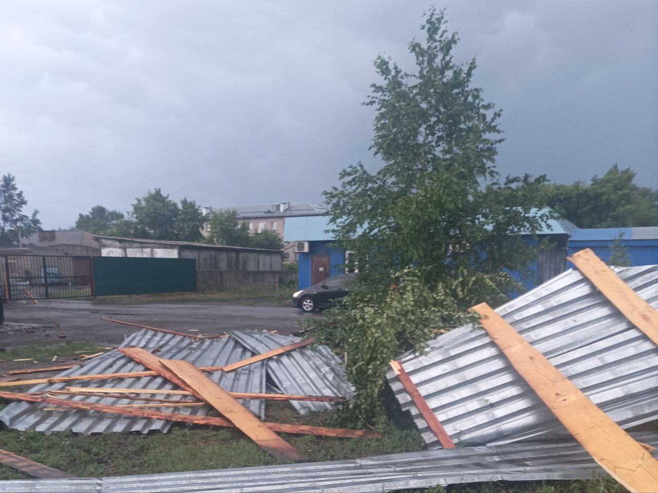 Фото Такого не было никогда. Мощный ураган обрушился на Новосибирскую область — 20 кадров разрушений 12