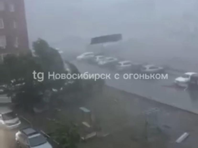 Фото Такого не было никогда. Мощный ураган обрушился на Новосибирскую область — 20 кадров разрушений 2