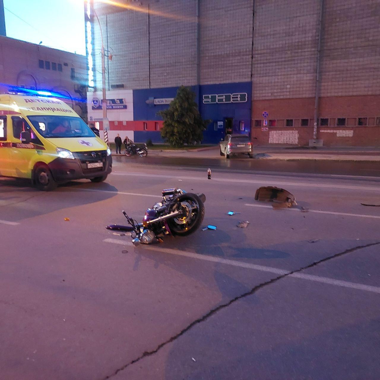 Фото В Новосибирске оплакивают адвоката, разбившегося на мотоцикле на Железнодорожной 3 - Сиб.ФМ Фото В Новосибирске оплакивают адвоката, разбившегося на мотоцикле на Железнодорожной 3