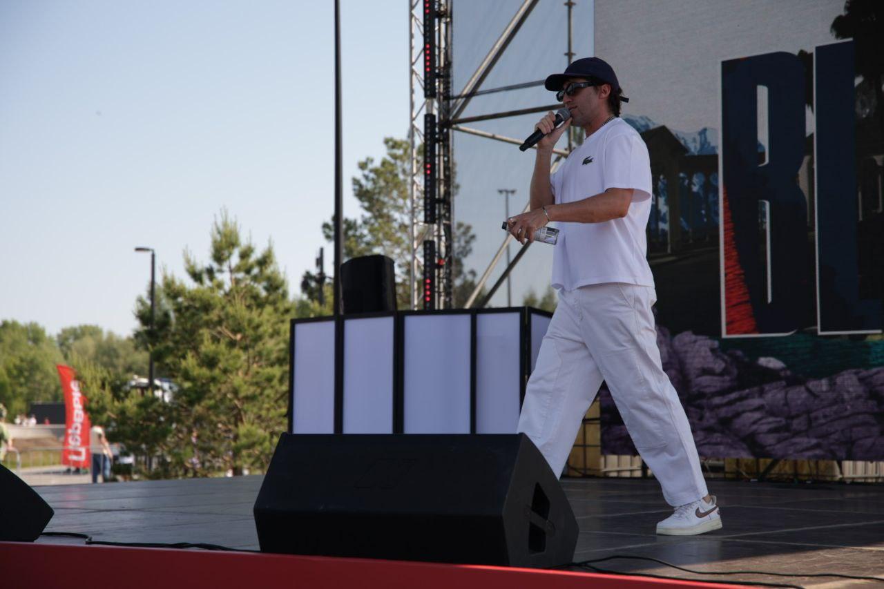 Фото «Вот такие горы». Blizkey зажег в парке «Сибирь-Арена» 1 июня 2 - Сиб.ФМ Фото «Вот такие горы». Blizkey зажег в парке «Сибирь-Арена» 1 июня 2