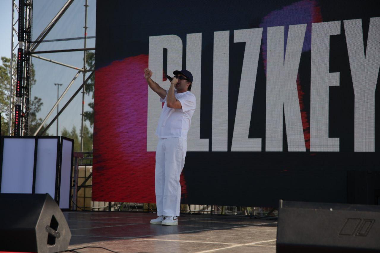 Фото «Вот такие горы». Blizkey зажег в парке «Сибирь-Арена» 1 июня 3 - Сиб.ФМ Фото «Вот такие горы». Blizkey зажег в парке «Сибирь-Арена» 1 июня 3
