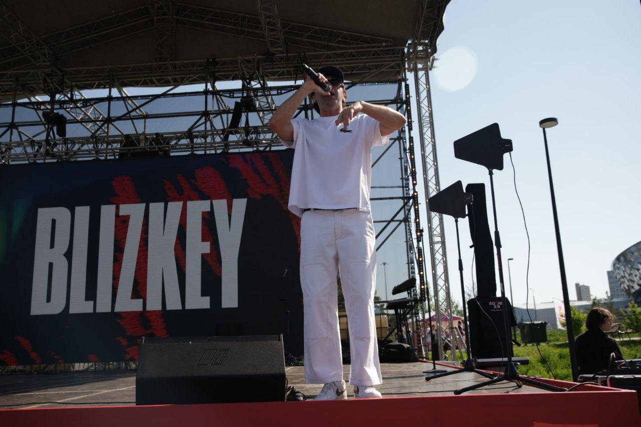 Фото «Вот такие горы». Blizkey зажег в парке «Сибирь-Арена» 1 июня 8 - Сиб.ФМ Фото «Вот такие горы». Blizkey зажег в парке «Сибирь-Арена» 1 июня 8