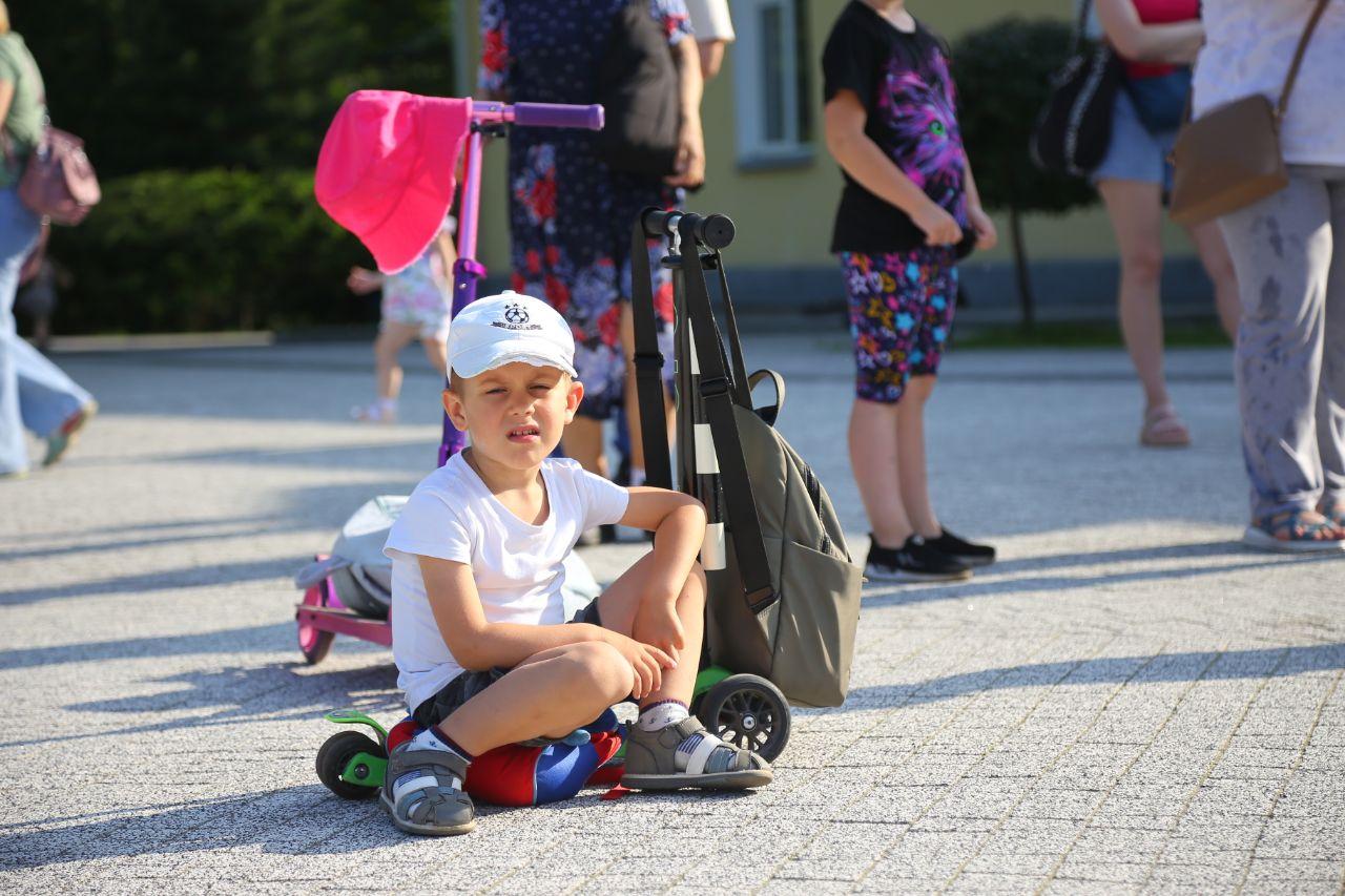 Фото Новосибирцы в Центральном парке учатся танцевать латиноамериканские танцы на день России 9 - Сиб.ФМ Фото Новосибирцы в Центральном парке учатся танцевать латиноамериканские танцы на день России 9