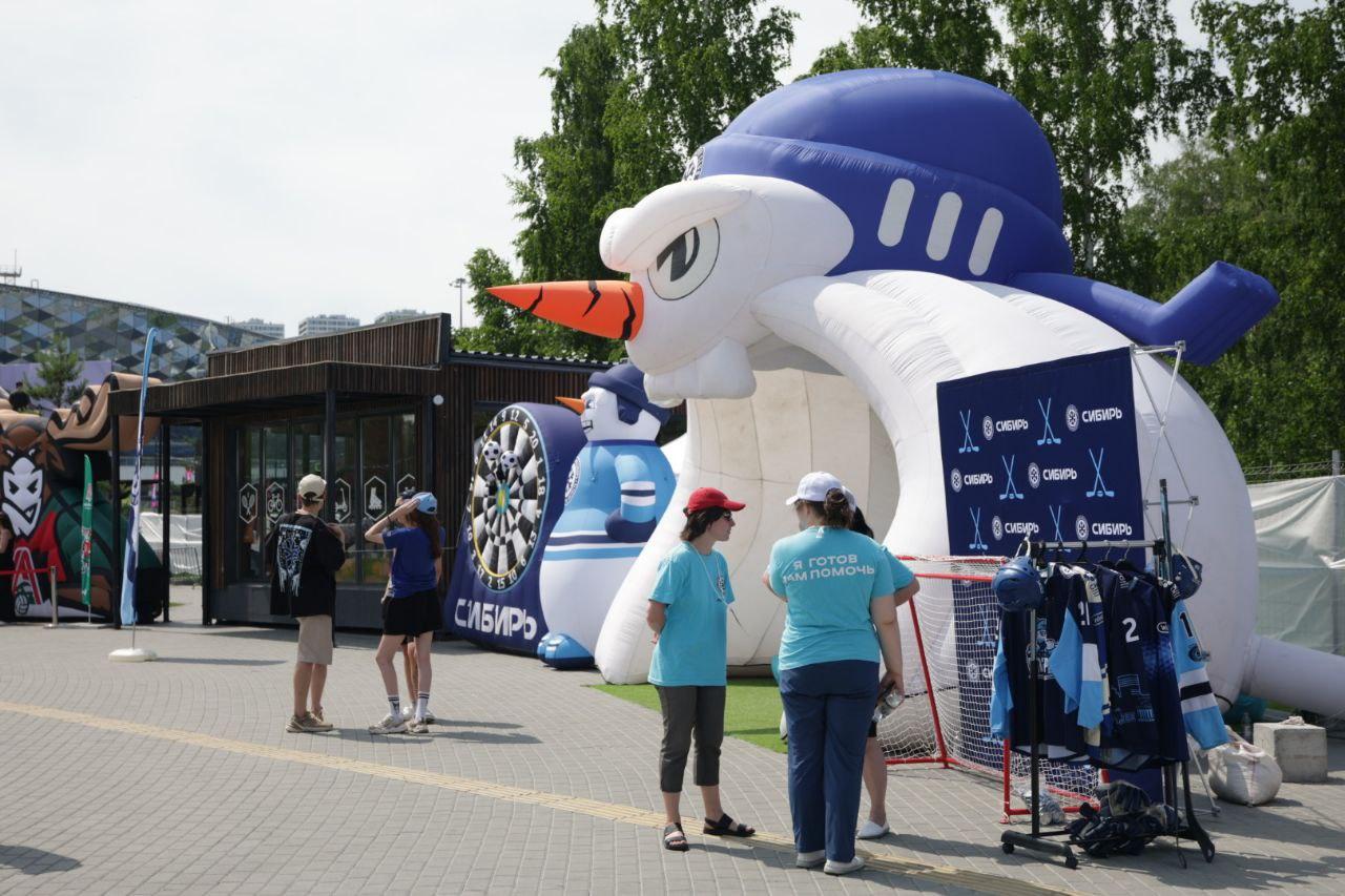 Фото Sigma Boy и Ramil собрали толпу фанатов в парке «Арена». Онлайн-репортаж Черника Music Fest 2025 в Новосибирске 7