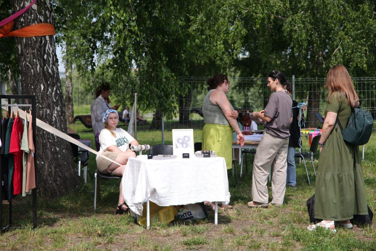 Фото Sigma Boy и Ramil собрали толпу фанатов в парке «Арена». Онлайн-репортаж Черника Music Fest 2025 в Новосибирске 13