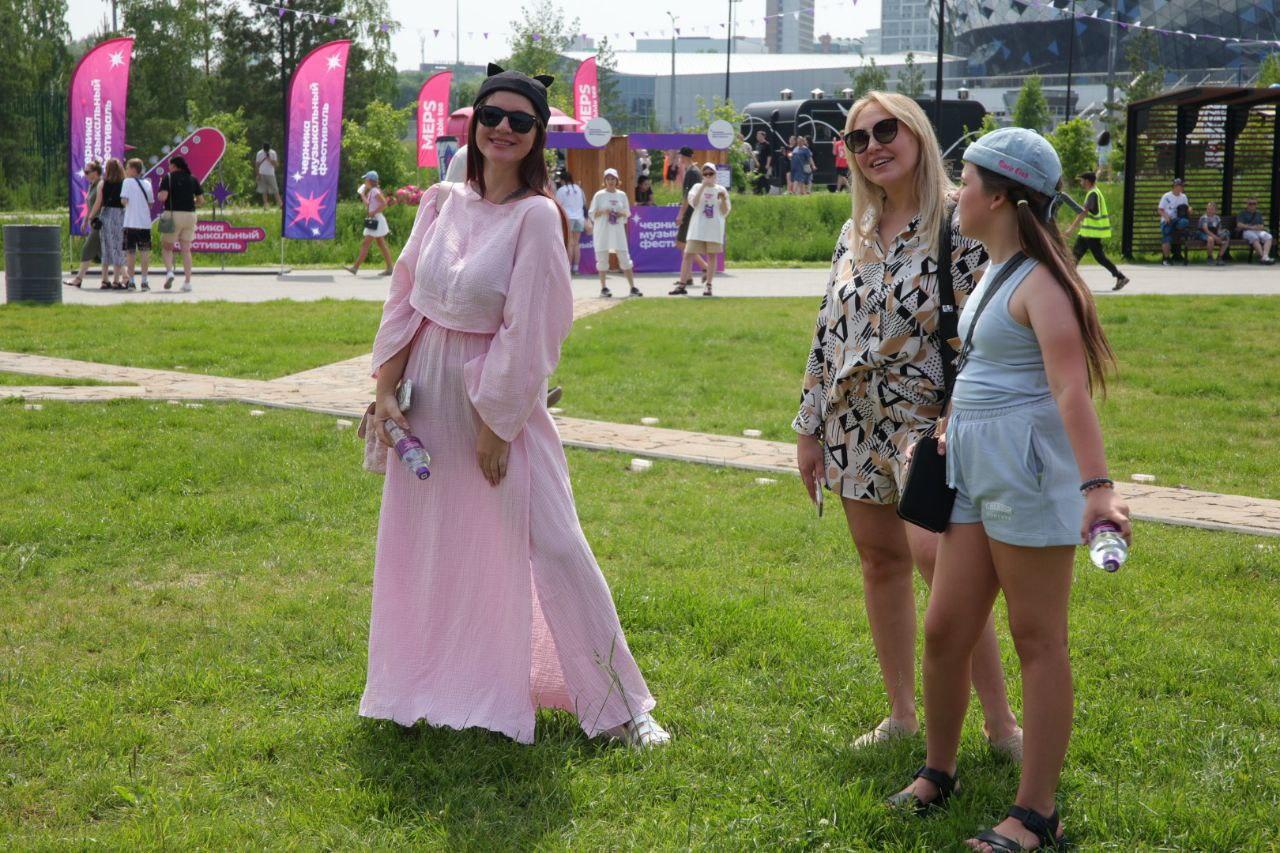 Фото Sigma Boy и Ramil собрали толпу фанатов в парке «Арена». Онлайн-репортаж Черника Music Fest 2025 в Новосибирске 28