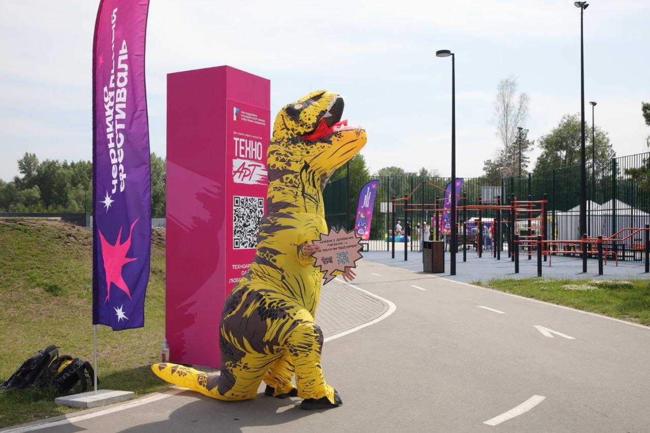 Фото Sigma Boy и Ramil собрали толпу фанатов в парке «Арена». Онлайн-репортаж Черника Music Fest 2025 в Новосибирске 32