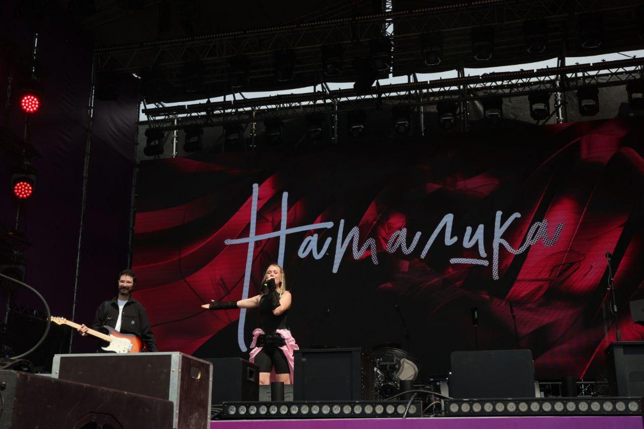 Фото Sigma Boy и Ramil собрали толпу фанатов в парке «Арена». Онлайн-репортаж Черника Music Fest 2025 в Новосибирске 42