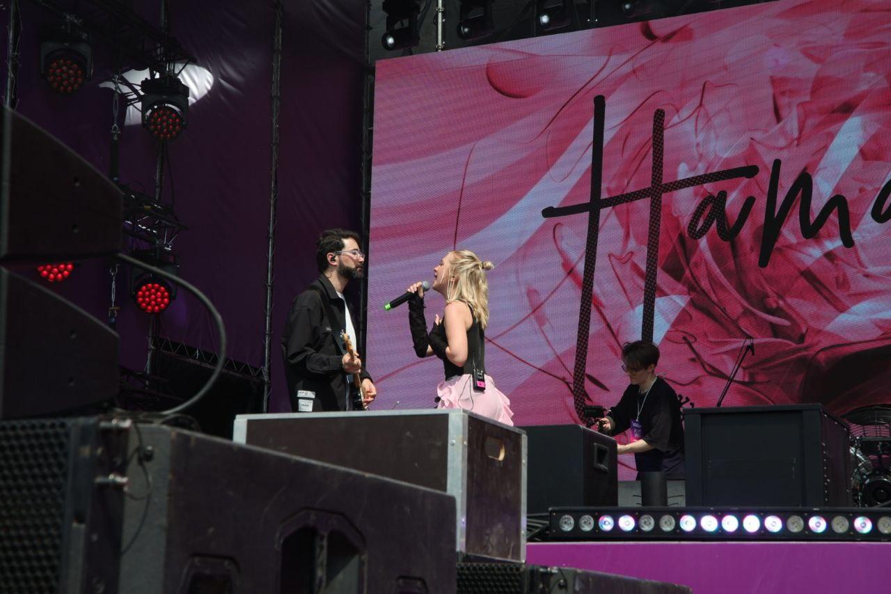 Фото Sigma Boy и Ramil собрали толпу фанатов в парке «Арена». Онлайн-репортаж Черника Music Fest 2025 в Новосибирске 44