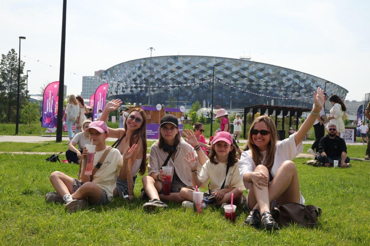 Фото Sigma Boy и Ramil собрали толпу фанатов в парке «Арена». Онлайн-репортаж Черника Music Fest 2025 в Новосибирске 46