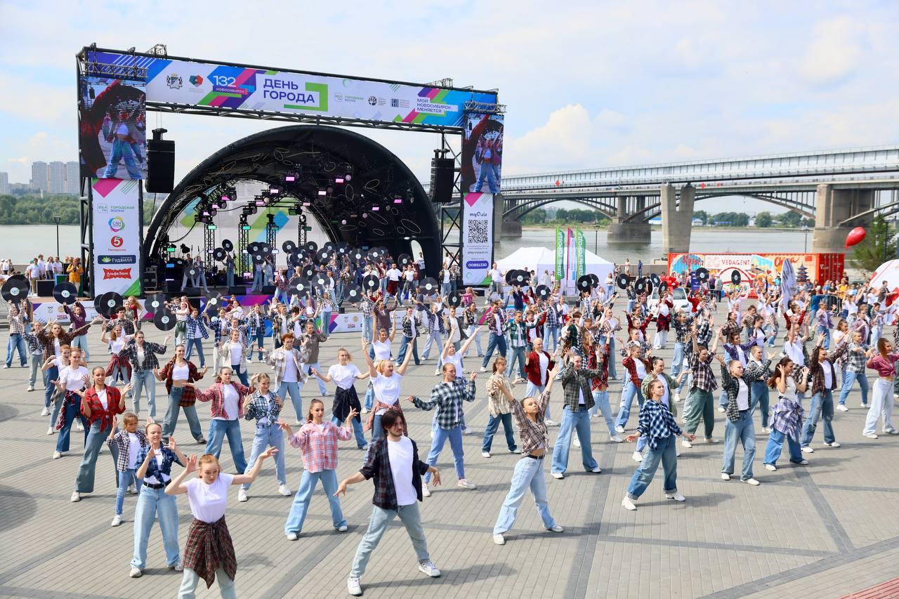Фото В Новосибирске опубликованы кадры празднования Дня города 29 июня 2 - Сиб.ФМ Фото В Новосибирске опубликованы кадры празднования Дня города 29 июня 2