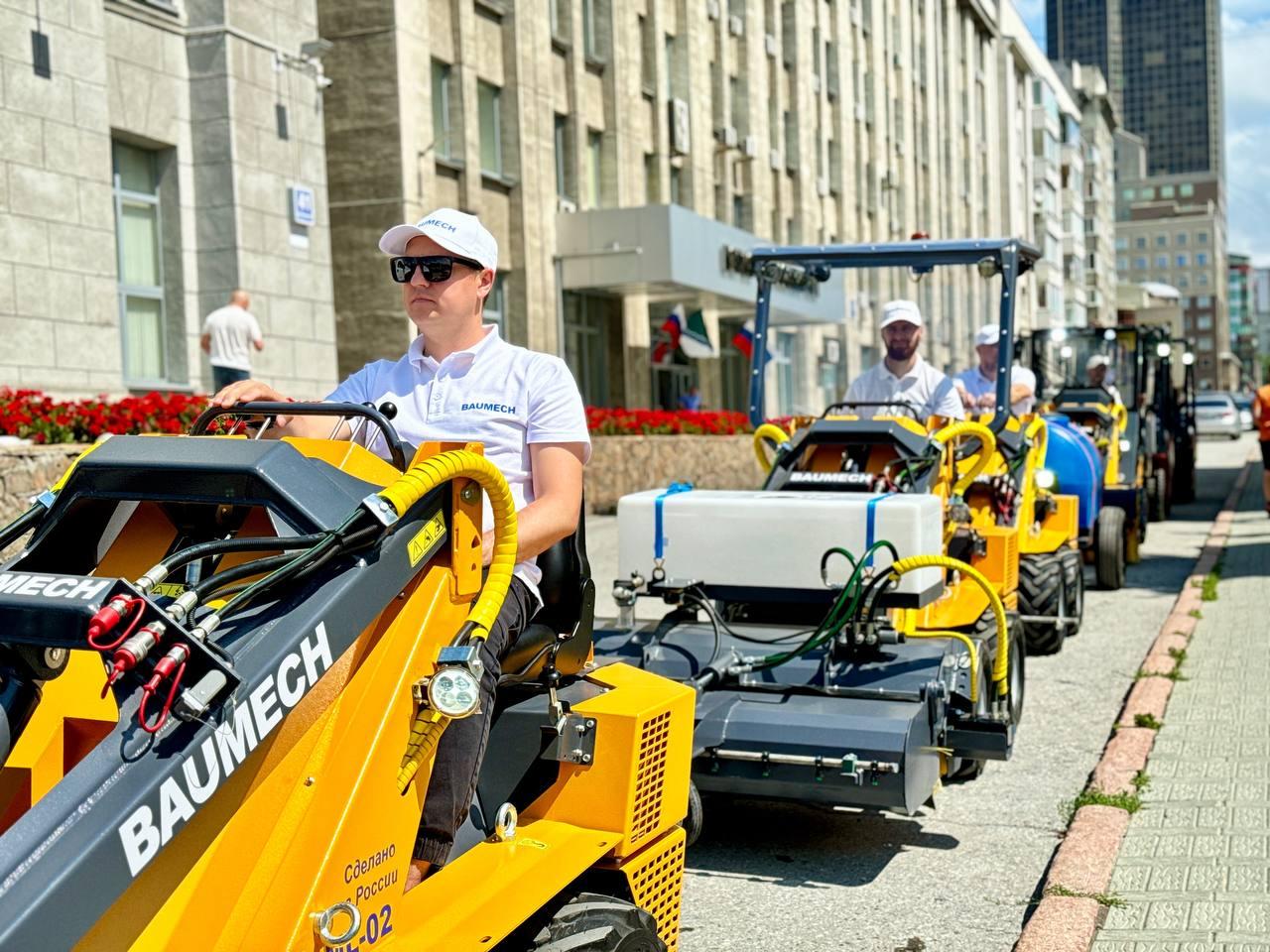 Фото В центре Новосибирска прошёл парад городской техники и транспорта 3 - Сиб.ФМ Фото В центре Новосибирска прошёл парад городской техники и транспорта 3