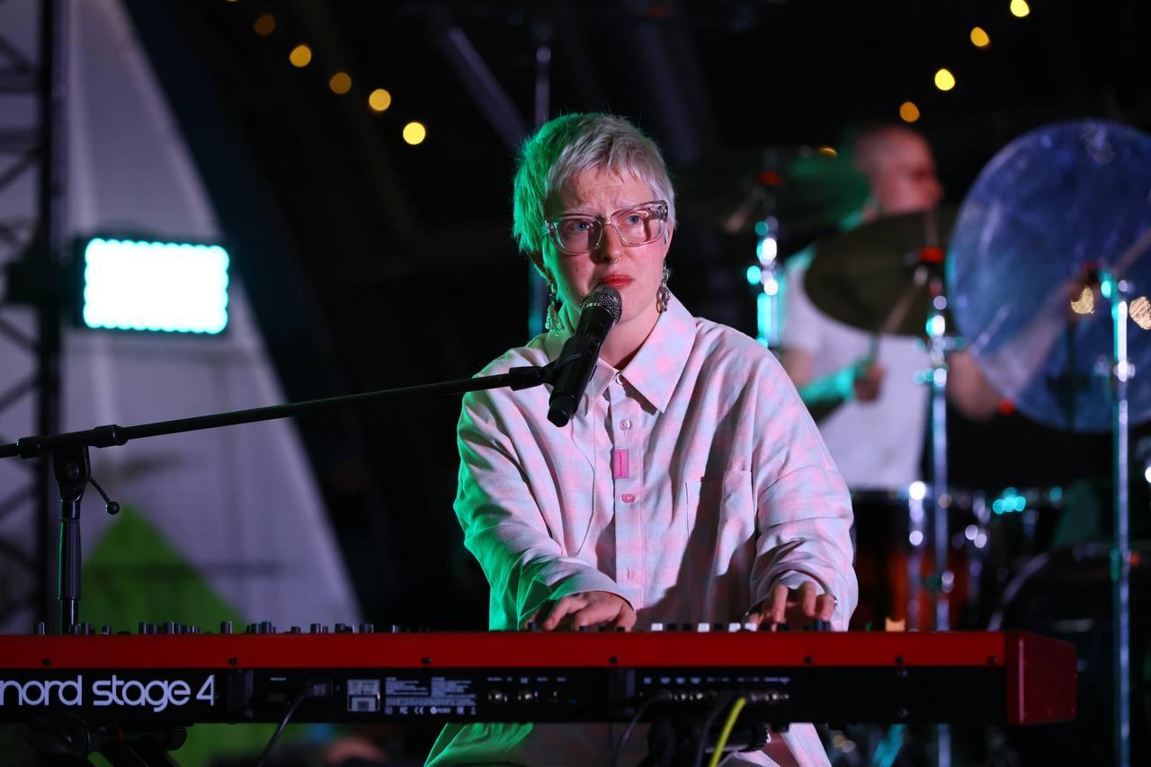 Фото Опубликованы кадры празднования 132-летия Новосибирска на Михайловской набережной 8