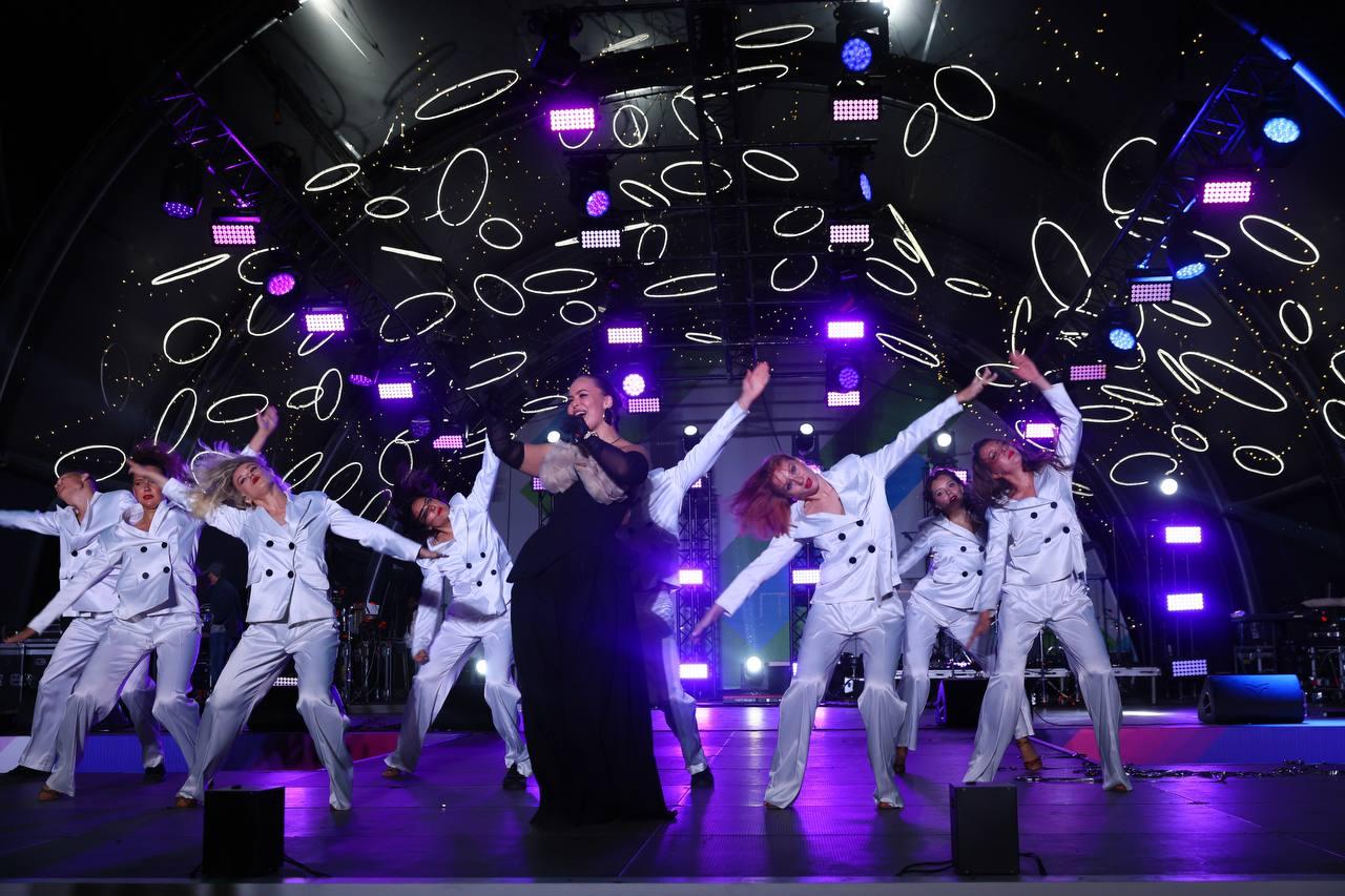 Фото Опубликованы кадры празднования 132-летия Новосибирска на Михайловской набережной 10