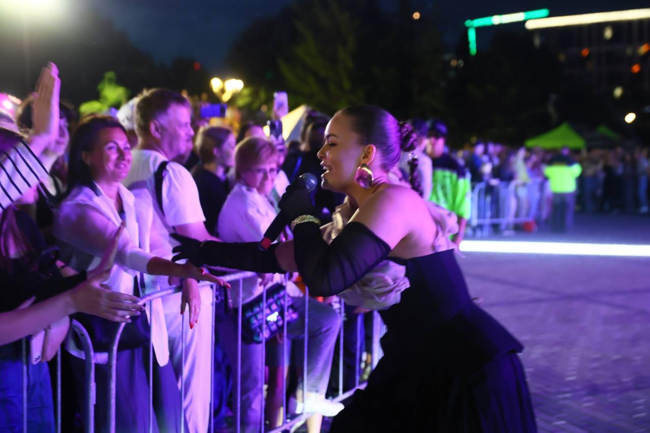 Фото Опубликованы кадры празднования 132-летия Новосибирска на Михайловской набережной 11