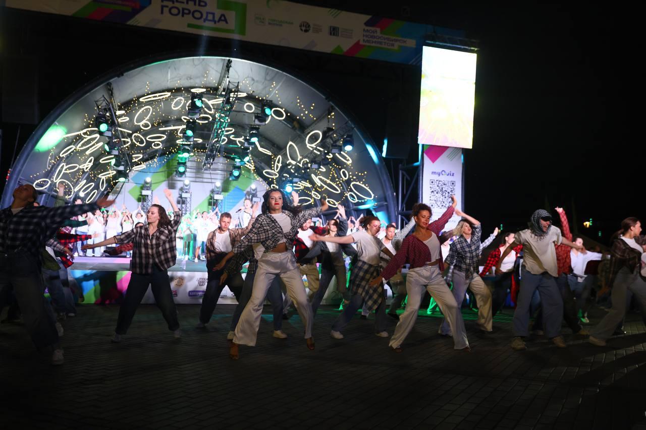 Фото Опубликованы кадры празднования 132-летия Новосибирска на Михайловской набережной 13