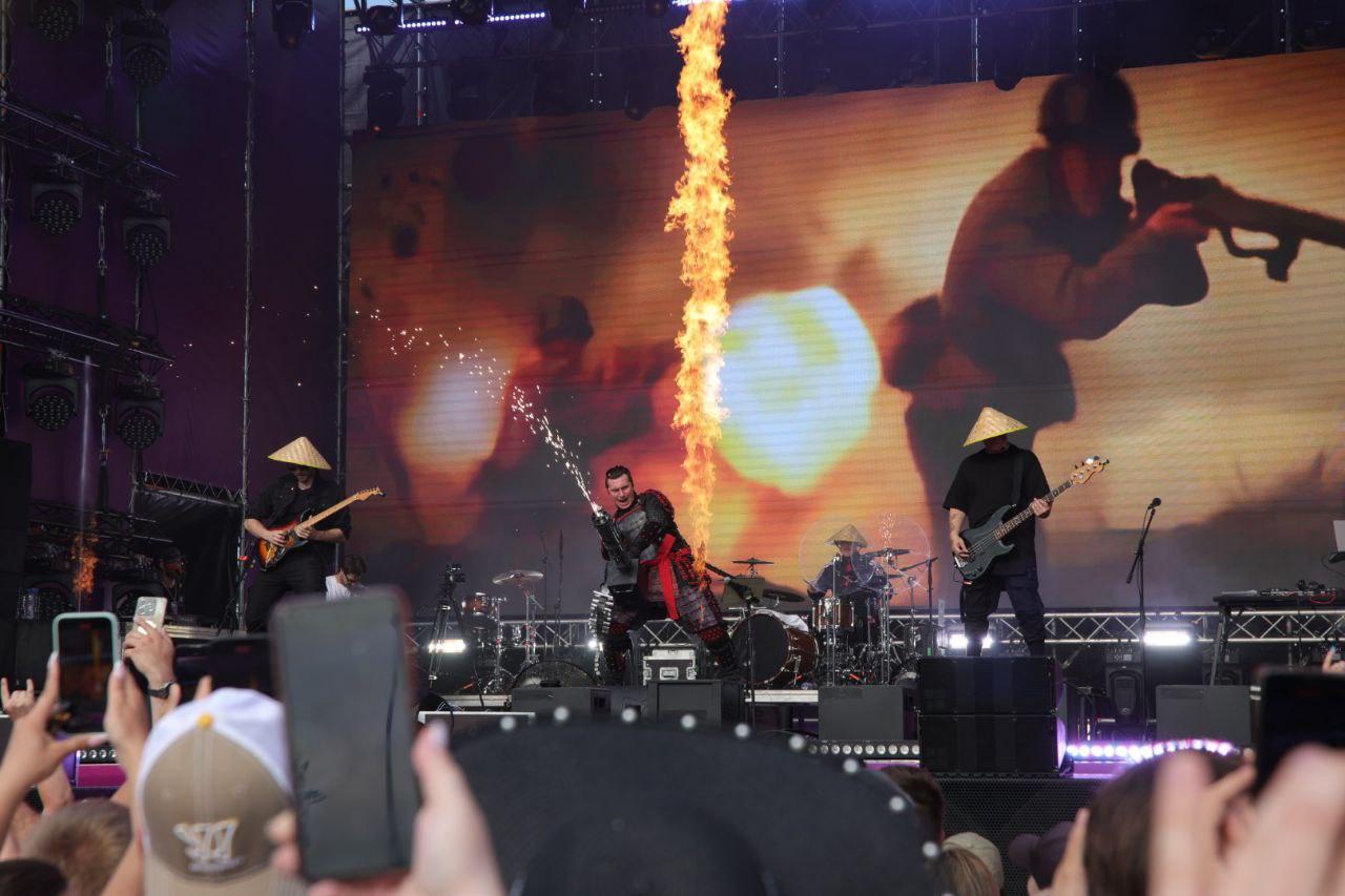 Фото Sigma Boy и Ramil собрали толпу фанатов в парке «Арена». Онлайн-репортаж Черника Music Fest 2025 в Новосибирске 51