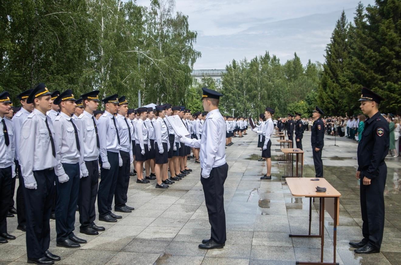 Фото Клятва на верность Отчизне и закону: студенты-правоохранители СибУПК приняли присягу на Монументе Славы 3 - Сиб.ФМ Фото Клятва на верность Отчизне и закону: студенты-правоохранители СибУПК приняли присягу на Монументе Славы 3