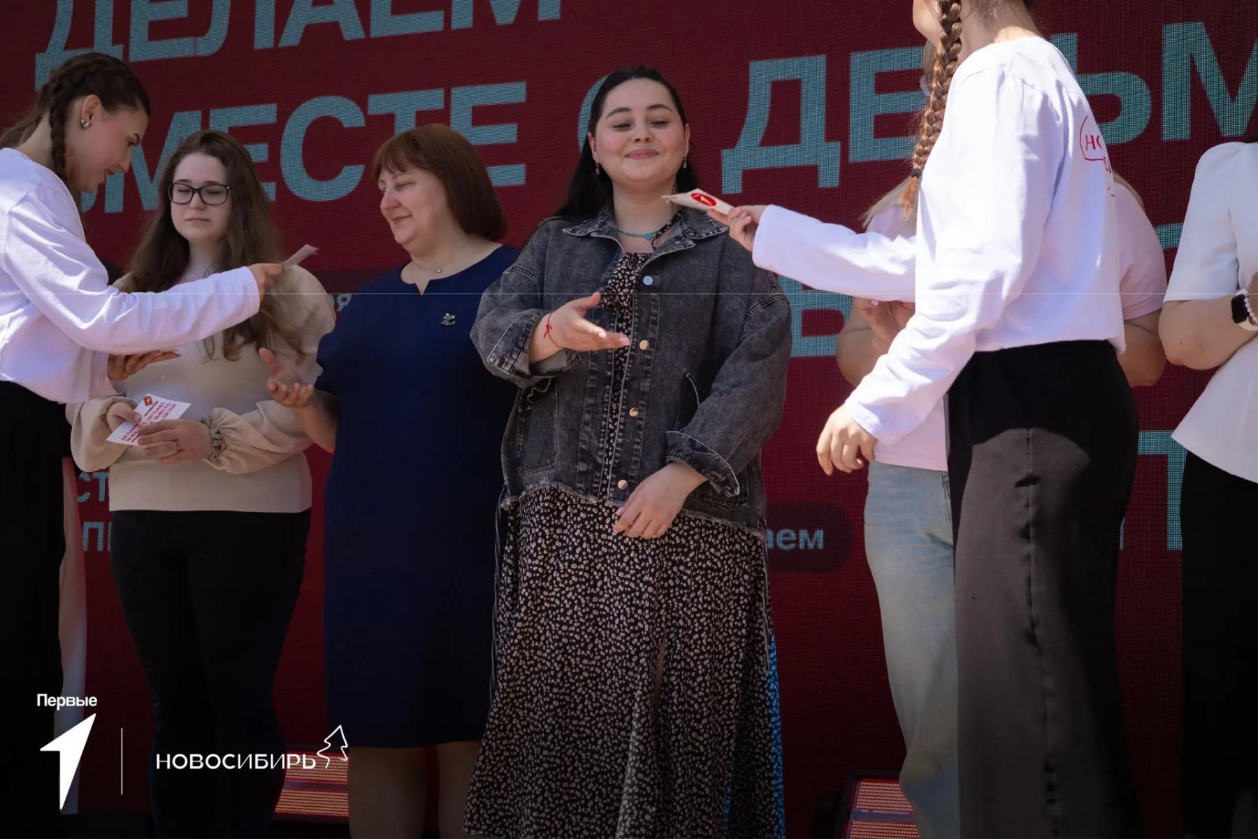 Фото На Фестивале детства и юности в Новосибирске состоялась церемония посвящения в участники и наставники Движения Первых 2
