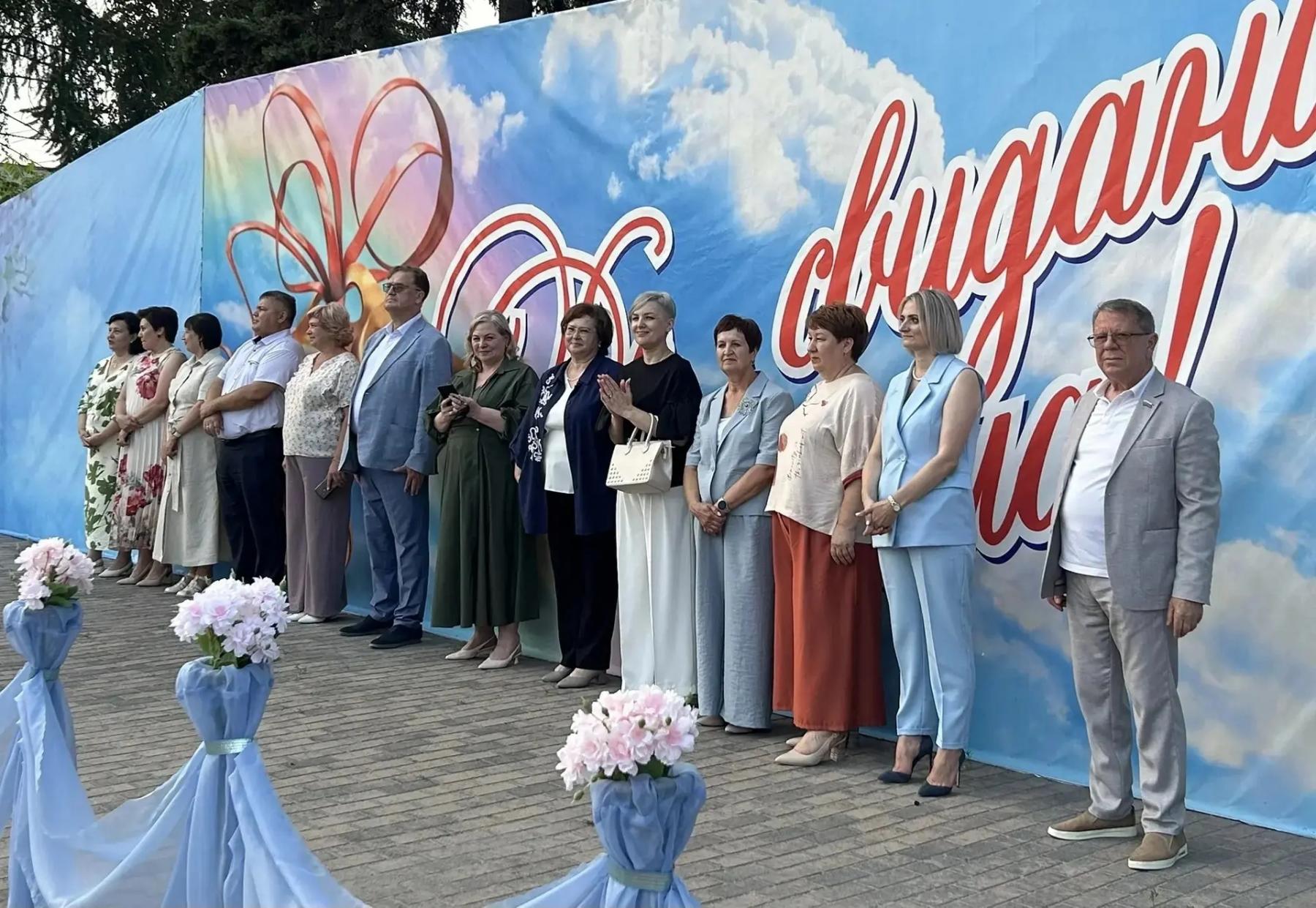 Фото В Искитиме прошел Парад выпускников-2026 2