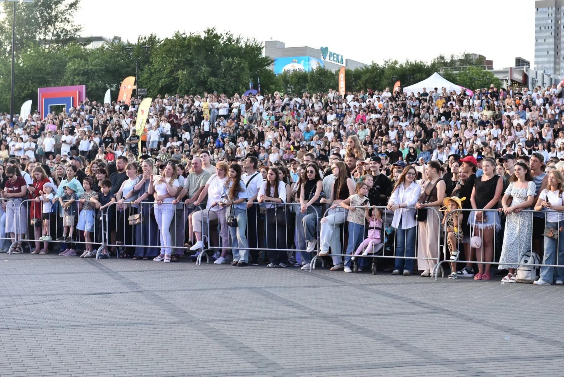 Фото Зарядка с олимпийскими чемпионами, концерт AMCHI и перекрёсток мира: как Новосибирск зажигает на День города – ОНЛАЙН 12 - Сиб.ФМ Фото Зарядка с олимпийскими чемпионами, концерт AMCHI и перекрёсток мира: как Новосибирск зажигает на День города – ОНЛАЙН 12