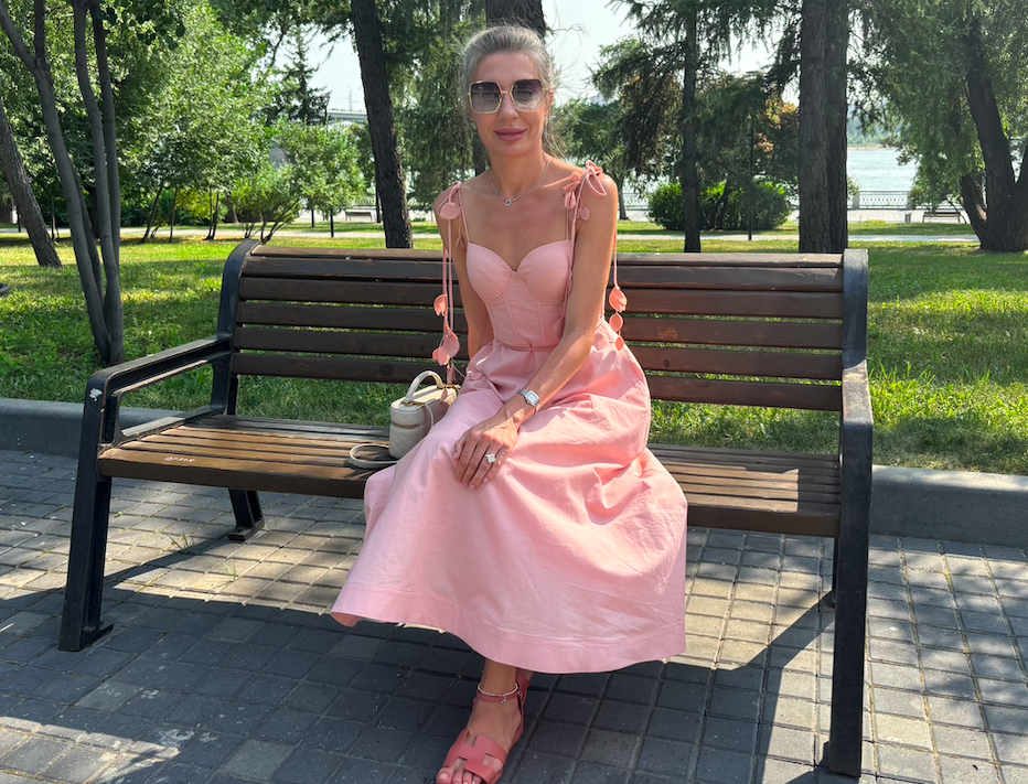 Фото Спорт-шик, оверсайз и тотал-блэк: в чём ходят жители Новосибирска летом 2026 года – топ луков 8