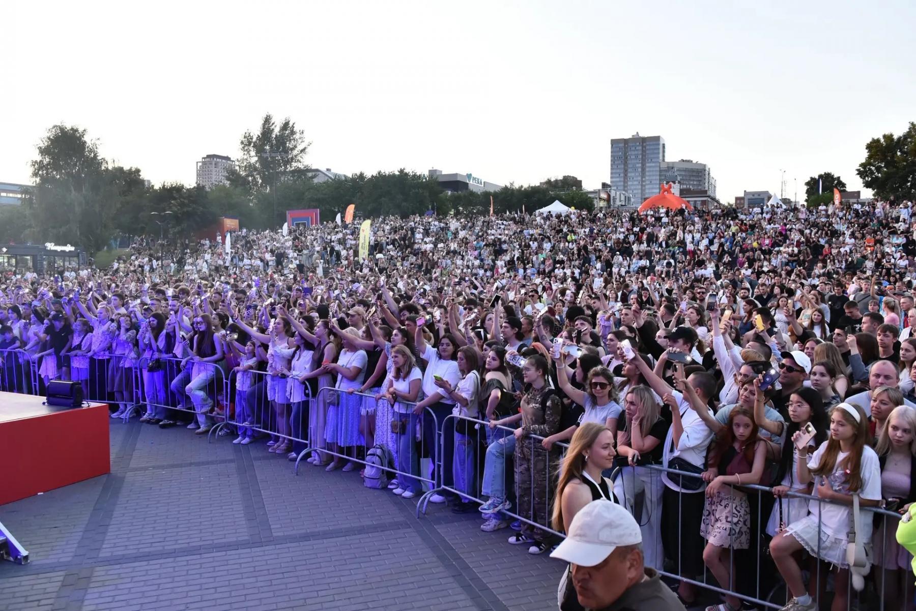 Фото День города в Новосибирске собрал более 108 тысяч человек: рекордные площадки, звёздные гости и перекрёсток мира 3