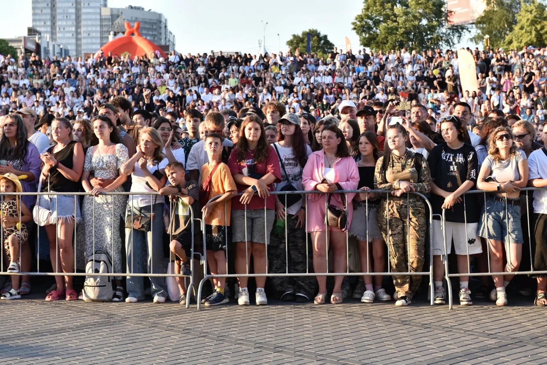 Фото Зарядка с олимпийскими чемпионами, концерт AMCHI и перекрёсток мира: как Новосибирск зажигает на День города – ОНЛАЙН 13 - Сиб.ФМ Фото Зарядка с олимпийскими чемпионами, концерт AMCHI и перекрёсток мира: как Новосибирск зажигает на День города – ОНЛАЙН 13