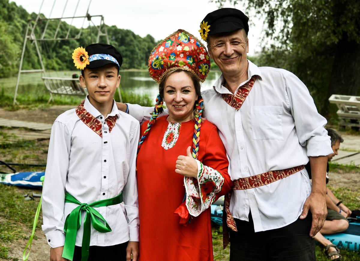 Фото Костюмы, вёсла и волны: сапбордисты устроили шоу на Оби в честь дня города. Фоторепортаж 16
