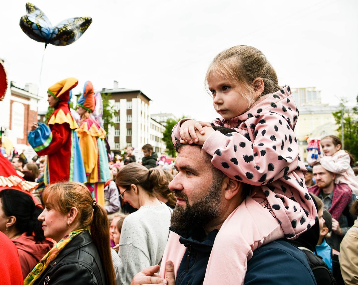 Фото Куклы со всего мира захватили центр Новосибирска 31 мая: как это было. Фоторепортаж 19