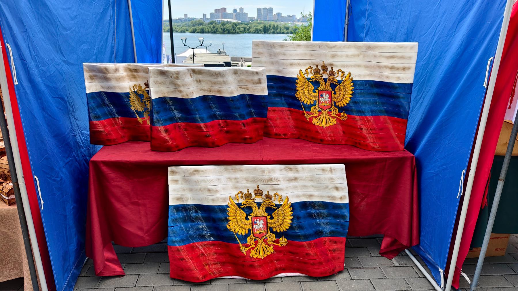 Фото Новосибирцы с размахом отмечают День России на Михайловской набережной: 10 ярких фото 2 - Сиб.ФМ Фото Новосибирцы с размахом отмечают День России на Михайловской набережной: 10 ярких фото 2