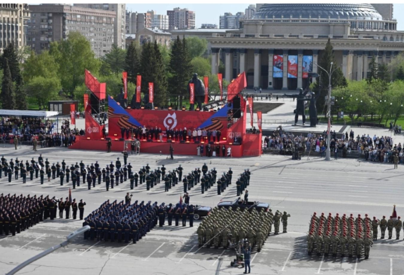 Фото Мотосезон с ревом, «Иванушки» со слезами и «Ленинград» с драйвом: 10 ярких кадров с майских событий в Новосибирске, которые хочется пересматривать 3