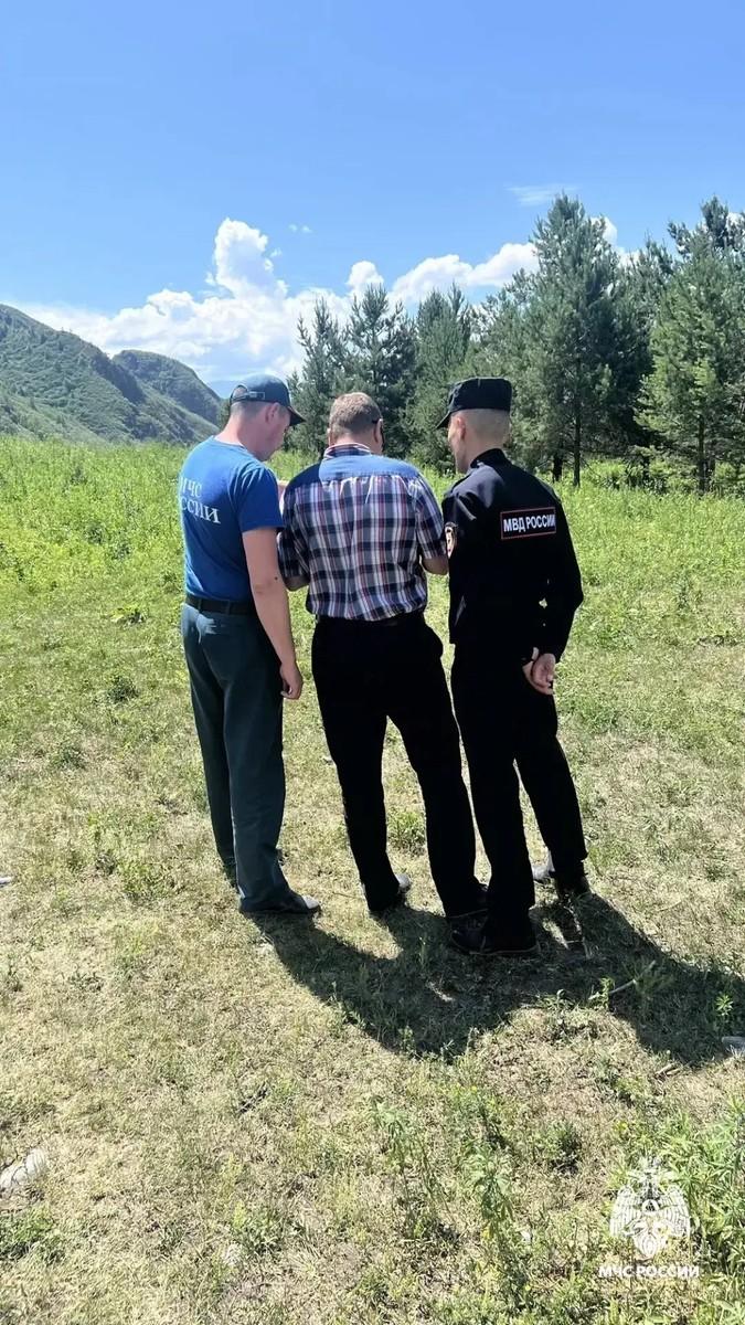 Фото Упал со скалы в Катунь и исчез: на Алтае вторые сутки ищут 15-летнего новосибирца 3
