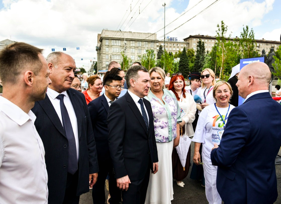 Фото День города в Новосибирске собрал более 108 тысяч человек: рекордные площадки, звёздные гости и перекрёсток мира 9