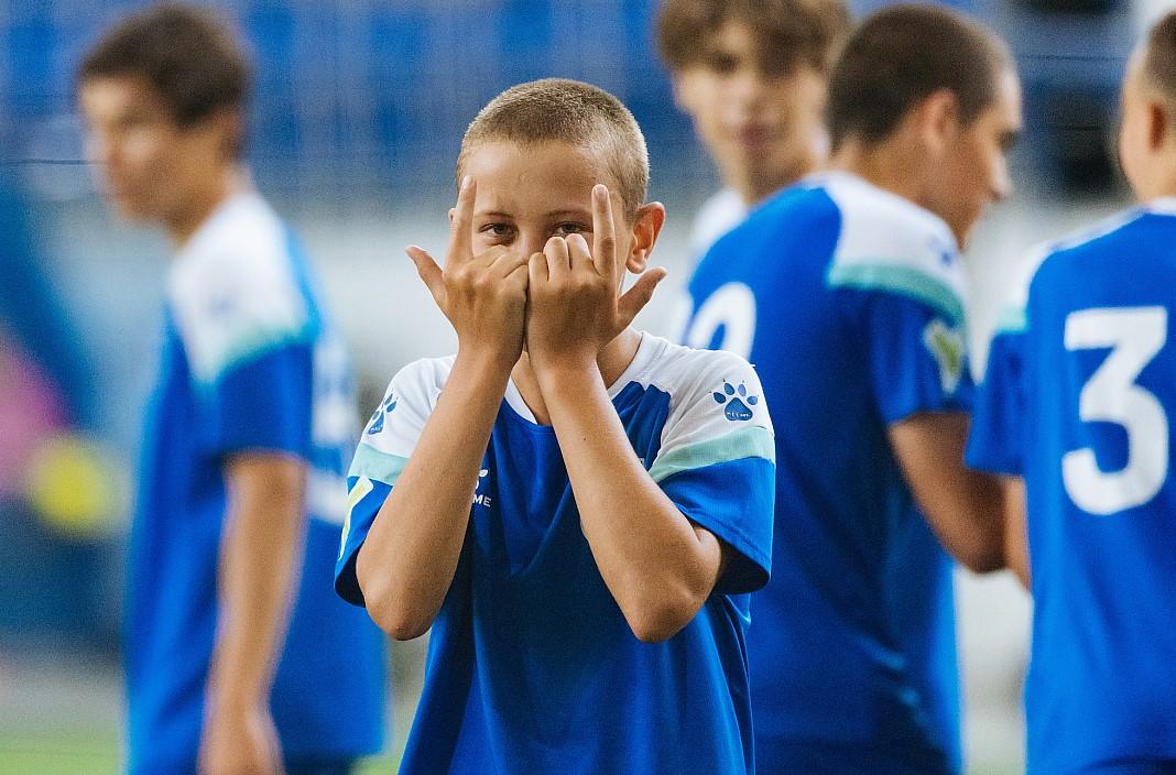 Фото Манеж «Заря» впервые принял матчи Юношеской футбольной лиги 2