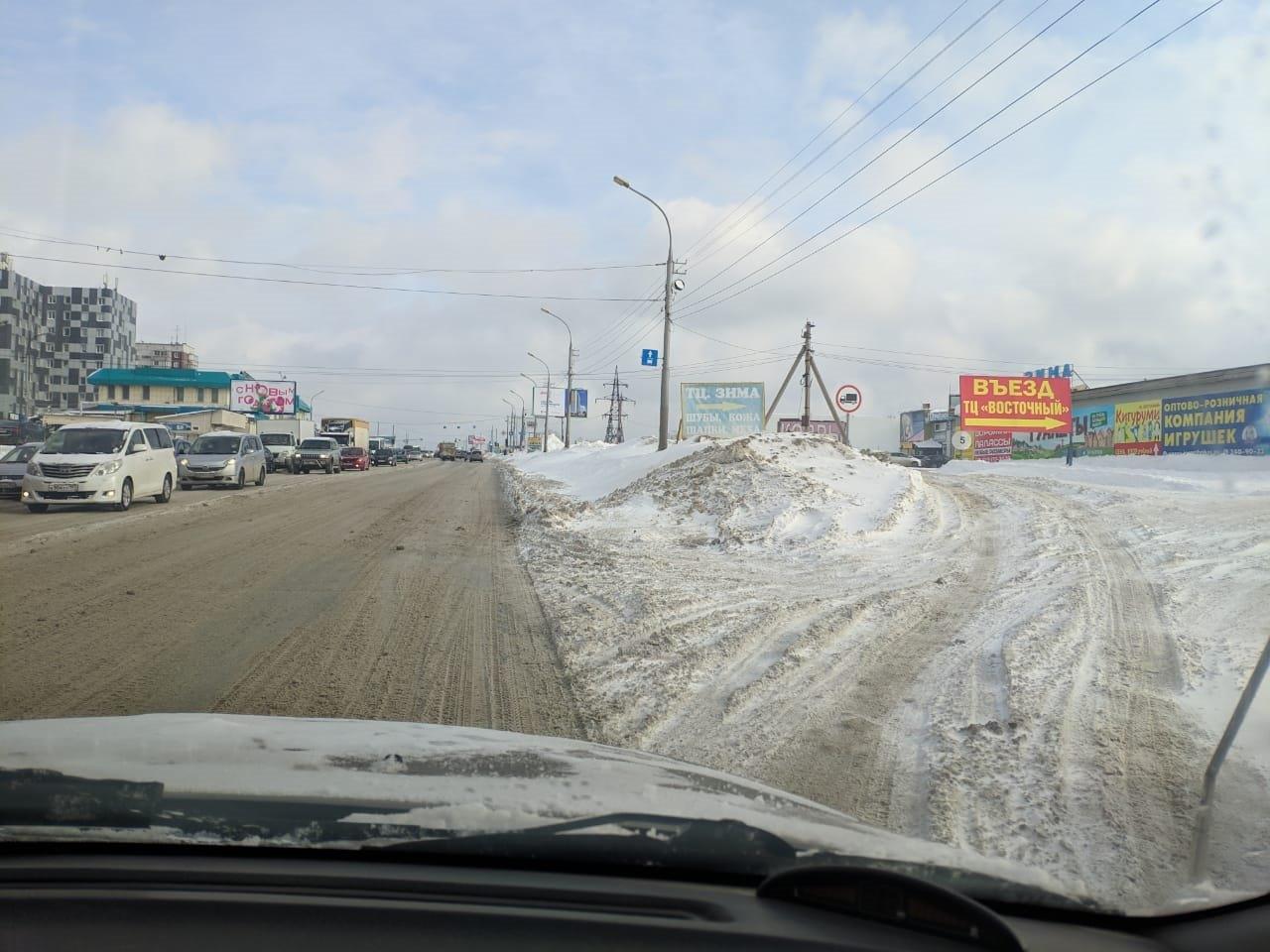 Фото «‎Аномальная зона отчуждения»: чиновники Дзержинского района объяснили снежные завалы на дорогах 2