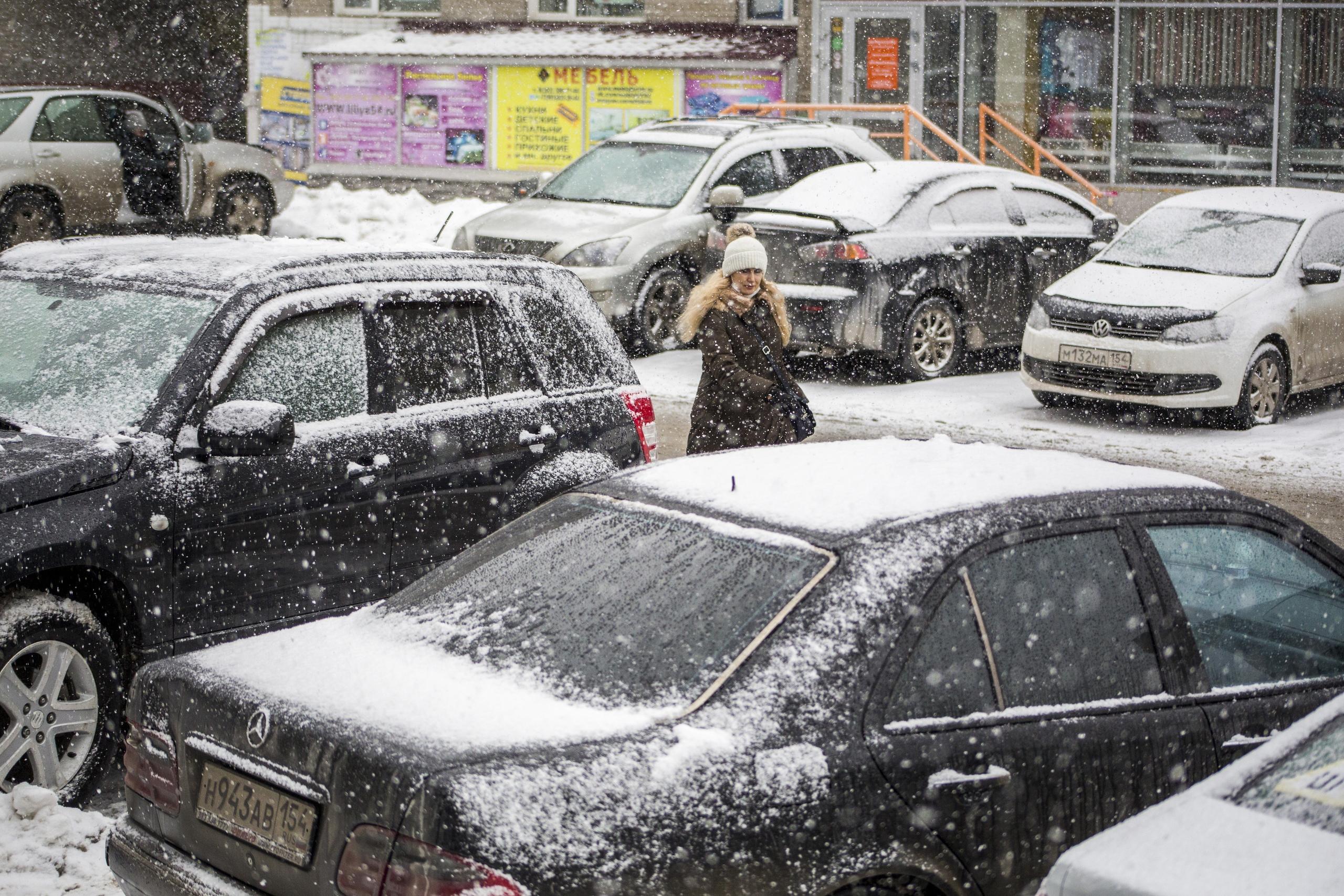 Погода новосибирск 4 декабря. Снегопад в Новосибирске. Мокрый снег. Первый снег в Новосибирске. Резкое похолодание и снег.